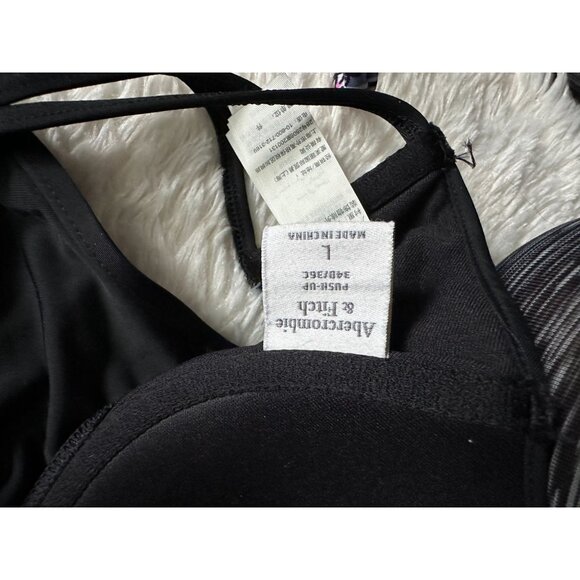 Bikini lot.. 4 bikini tops, 1 bottom and 1 bikini set SMALL - Picture 6 of 12